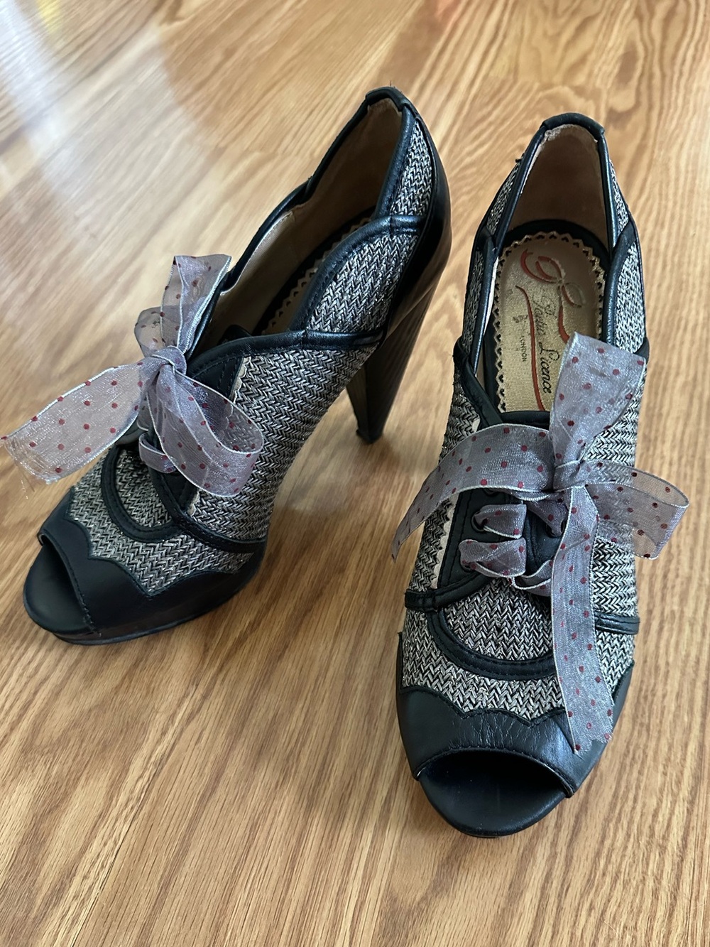 Poetic Licence "Stuck On You" Lace Up Peep Toe Heel Size 6